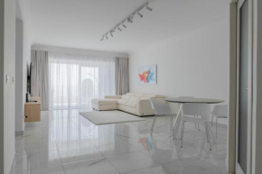 Seafront Elegance with Pool